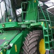 Комбайн зерноуборочный John Deere 2266 фото