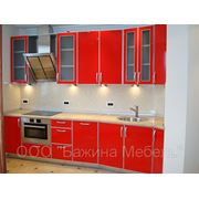 Кухня с фасадами из красного пластика в алюминиевом профиле для ярких индивидуальностей фото