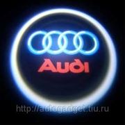 Подсветка в двери с логотипом авто AUDI фотография