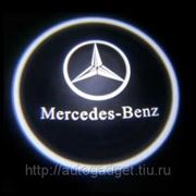 Подсветка в двери с логотипом авто MERCEDES фотография