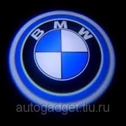 Подсветка дверей с логотипом BMW фотография