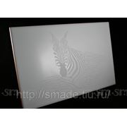 Лазерная гравировка керамической плитки фото