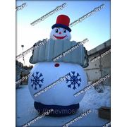 Надувная новогодняя фигура. Снеговик фото
