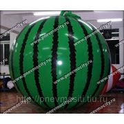 Рекламный шар: форма арбуз фотография