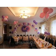 Фиолетовый цвет в оформлении зала шарами фото