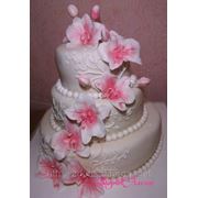 Свадебный 3-х ярусный торт с орхидеями фото