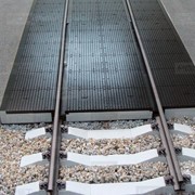 Резиножелезобетонные настилы для железнодорожных переездов фото