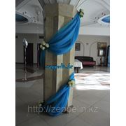 Оформление колонн цветами,тканью ,в Алматы. фото