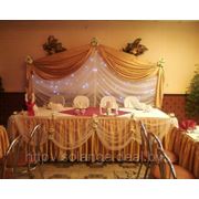 Украшение зала на свадьбу в золотом цвете фотография