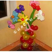Цветы в вазе из шариков фотография