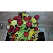 Букет из фруктов фотография