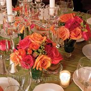 Живые цветы на столы для гостей