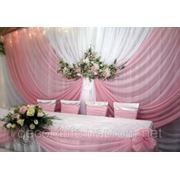 Укаршение свадебного стола, ширма на свадьбу, композиция из цветов на свадебный стол,свадебный букет фото