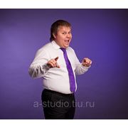 Ведущий Артём Ломака. фото