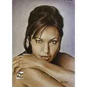 Как нарисовать портрет Анджелины Джоли? фотография
