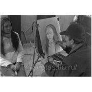 Портрет рисуется на Арбате в технике сухая кисть 2001год фото