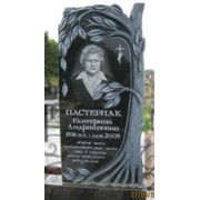 Памятник вертикальный из качественного гранита одинарный для кладбищ фото