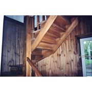 Лестница деревянная сосновая. фото