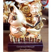 Сувенир обезьянка на золотых монетах с тыковкой вулу, символ успешного 2016 года