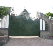 Шикарные кованые ворота, распашные фото