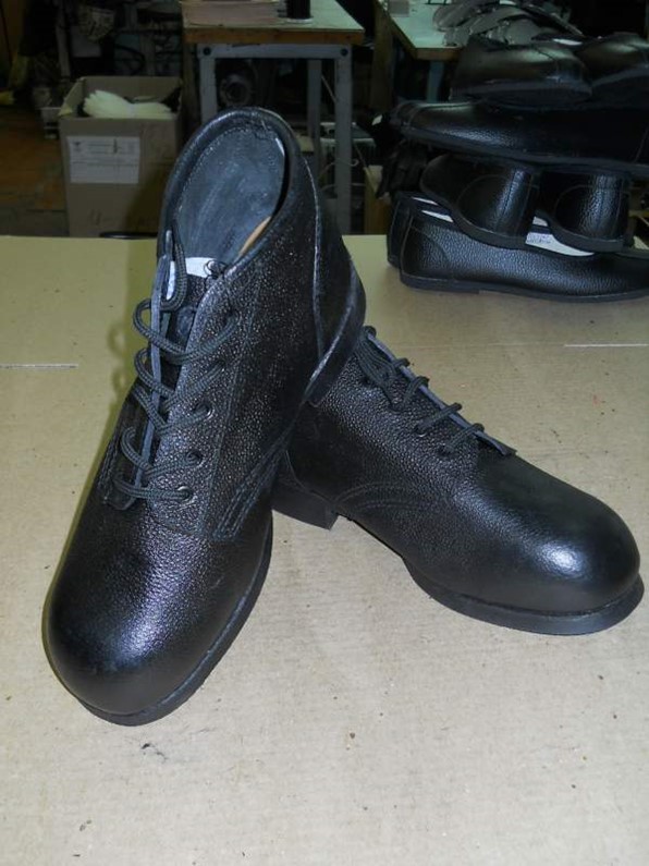 Авито обувь мужская 45. Белкельме ботинки 2003. Ботинки гвоздевого метода крепления. Фирма блик ботинки. Флотские гвоздевые ботинки на Avito.