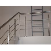 Перила для лестниц из нержавеющего металла // Производство фото
