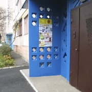 Размещение рекламы на досках объявлений в многоэтажных домах фото