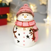 Сувенир керамика свет 'Снеговик в розовой вязаной шапке и шарфе' 13,5х8х8,3 см фото