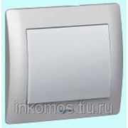 Рамка металическая Galea Life 3 поста, горизонтальная, Brushed Aluminium/Тертый алюминий | арт. 771953 | Legrand фотография