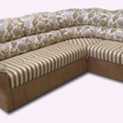 На угловом диване легко поместятся четверо, а может, даже и пятеро ваших гостей. Да и сам вид углового дивана как-то настраивает на комфортный отдых. фото