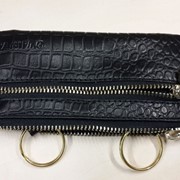 Кожаная сумочка для ключей Valenta черного цвета кроко фото