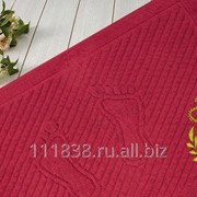 Махровый коврик красный с именной вышивкой