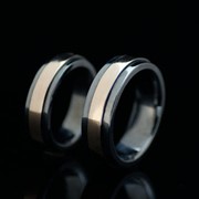 Дизайнерское обручальное кольцо из серебра и золота от WickerRing фотография