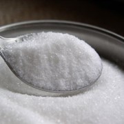 Сахарный песок из сахара-сырца фото