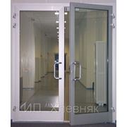 Металлопластиковые и алюминиевые двери фотография