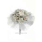 Букет для невесты №10, белый/розовые бутоны (латекс, 7 роз) фото