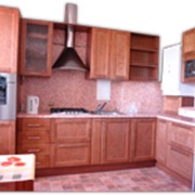 Кухонный гарнитур с фасадами из массива березы. фотография