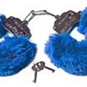 Шикарные синие меховые наручники с ключиками фото