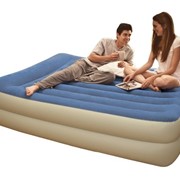 Надувная кровать Intex со встроенным насосом марки 67714