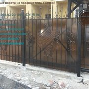 Кованые откатные ворота с поликарбонатом фото