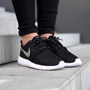 Кроссовки Nike Roshe Run фотография