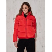 Женская короткая дутая куртка с воротником стойкой красная