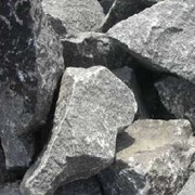 Камень бутовый черный фотография