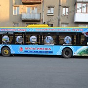 Реклама на общественном транспорте в Черновцах фото