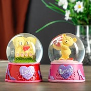 Сувенир полистоун водяной шар свет “Мишка с сердцем/мишки на скамейке“ МИКС 8,5х7х7 см фотография