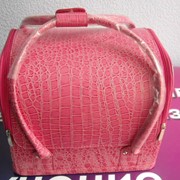 Бьюти-кейс. сумка для мастеров индустрии красоты . Цвет -розовый. Лаковый.