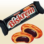 Сдобное сухое печенье ’BISKREM шоколад’ с кремовой шоколадной начинкой фотография
