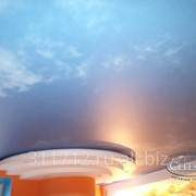 Натяжной потолок с “Небом в облаках“ фото