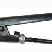 Ключ трубный №2 является трубным рычажным ключом, предназначенным для завинчивания и развинчивания, гаек, болтов и круглых деталей диаметром от 20 до 50 мм. Высота 60 мм Ширина 22 мм Длина 400 мм Вес 1,3 кг.