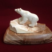 Миниатюра из кости, бивня мамонта Белый медведь фото